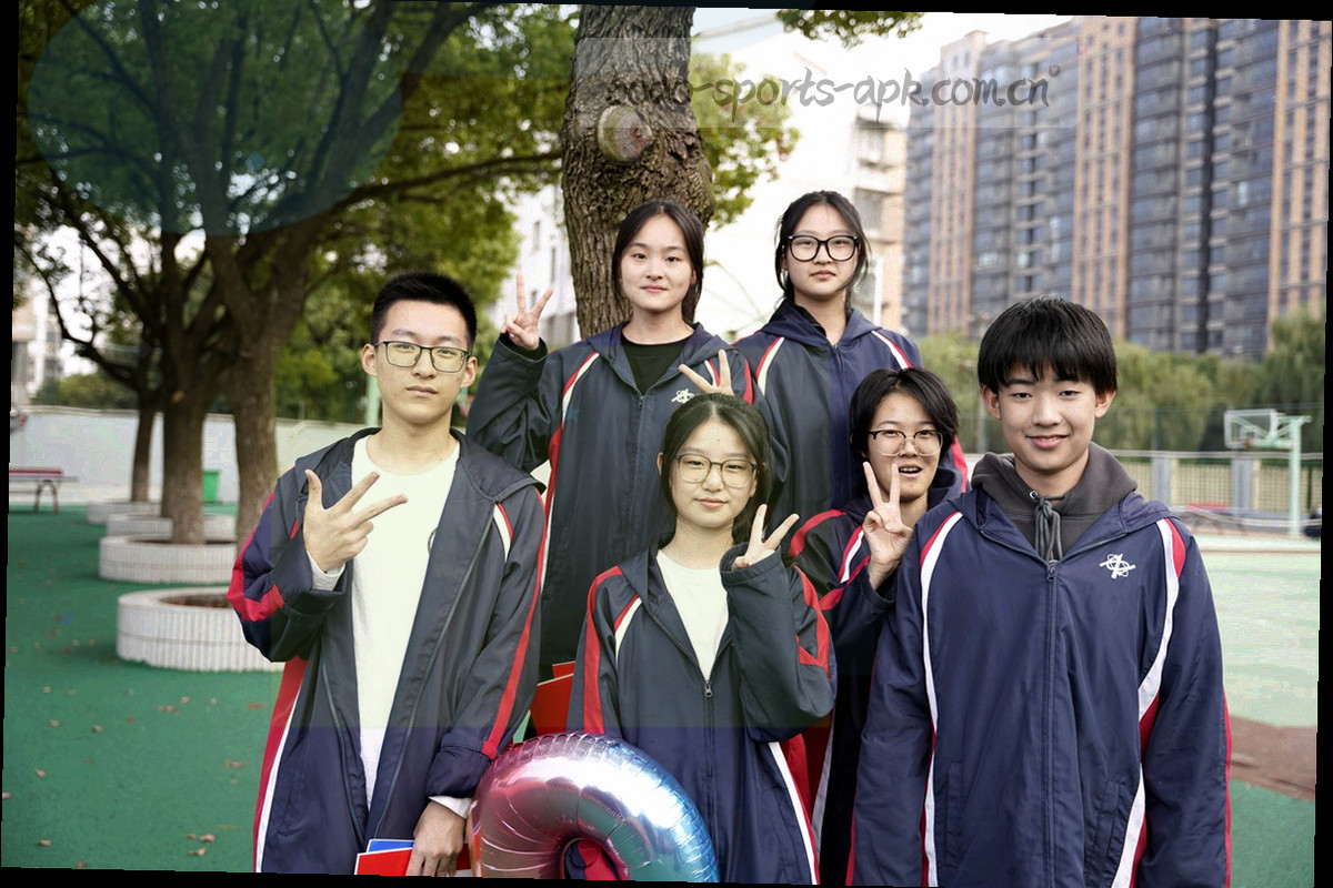 三条不同标准的数据刻度条并排对照，青色为主轴、金色标注差异位置